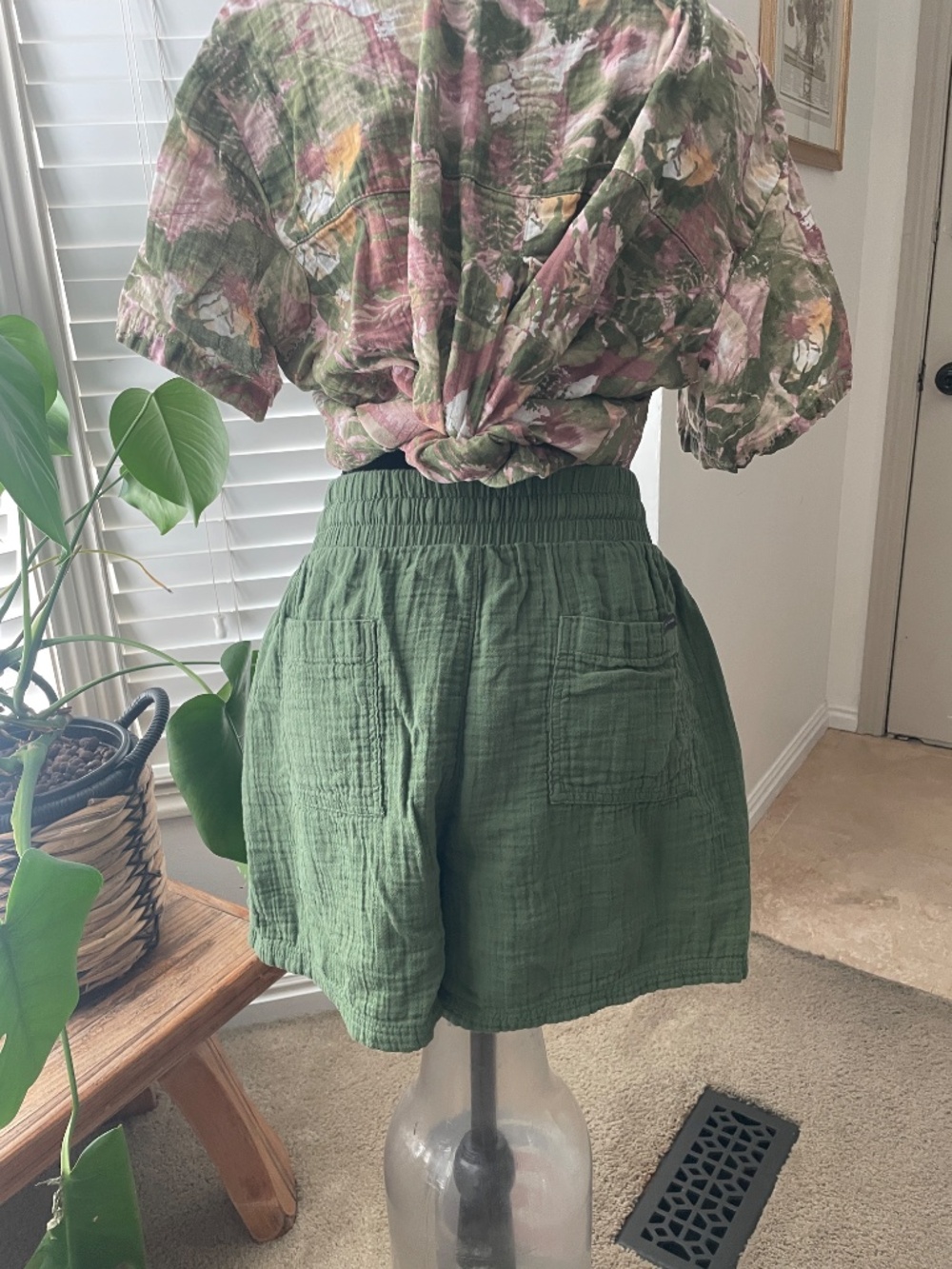 Columbia Women’s Large Green Pull On Shorts Elastic Waist Outdoor Casual - Picture 2 of 3